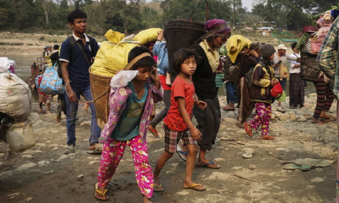 kachin residents flee the fighting between the myanmar army and ethnic insurgents photo afp