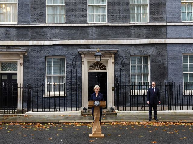 british prime minister liz truss announces her resignation as her husband hugh o leary stands nearby outside number 10 downing street london britain october 20 2022 reuters henry nicholls