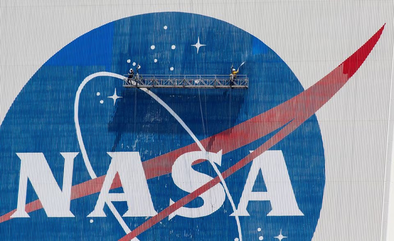 workers pressure wash the logo of nasa on the vehicle assembly building at the kennedy space center in cape canaveral florida us may 19 2020 photo reuters
