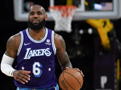 lebron agrees two year lakers extension reports