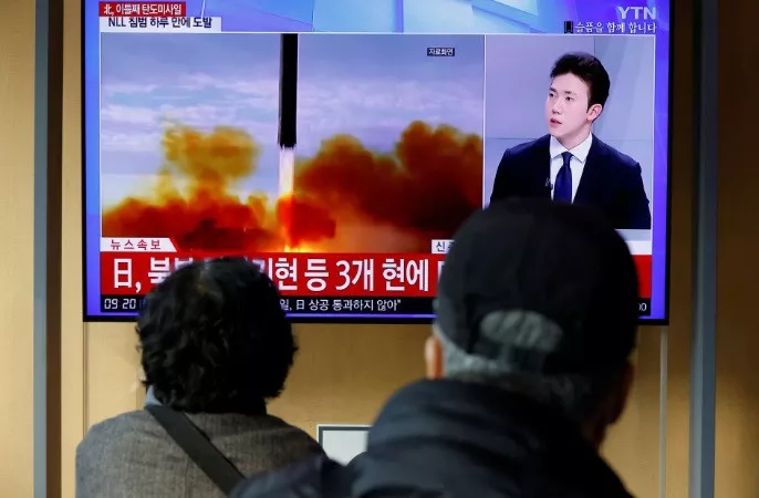 people watch a tv broadcasting a news report on north korea firing a ballistic missile off its east coast in seoul south korea november 3 2022 reuters heo ran people watch a tv broadcasting a news report on north korea firing a ballistic missile off its east coast in seoul south korea november 3 2022 reuters heo ran