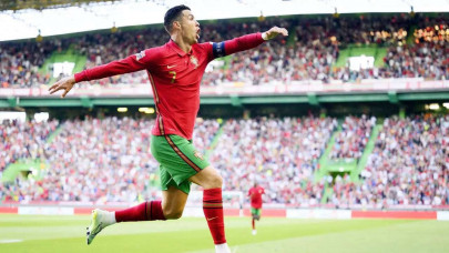 ronaldo steers portugal past switzerland