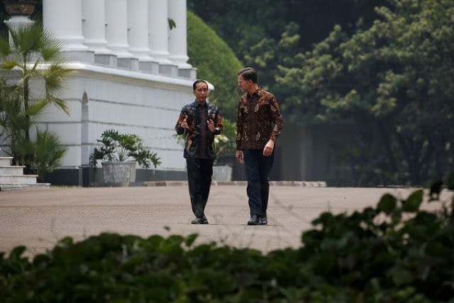 indonesian president joko widodo and dutch prime minister mark rutte walk during their meeting at the presidential palace in bogor indonesia october 7 2019 photo reuters indonesian president joko widodo and dutch prime minister mark rutte walk during their meeting at the presidential palace in bogor indonesia october 7 2019 photo reuters