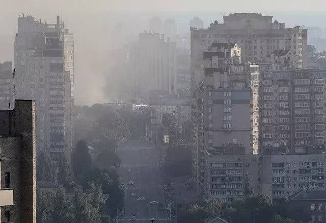 russian missiles shake kyiv as world leaders gather in europe russian missiles shake kyiv as world leaders gather in europe