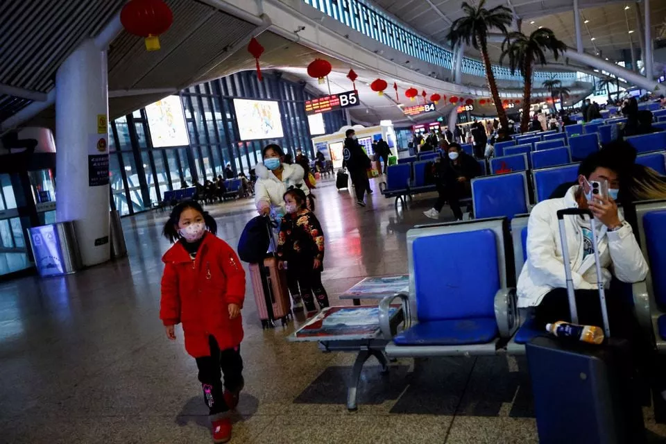 a child walks while people wait with their luggages at a railway station amid the coronavirus disease covid 19 outbreak in wuhan hubei province china january 1 2023 reuters tingshu wang a child walks while people wait with their luggages at a railway station amid the coronavirus disease covid 19 outbreak in wuhan hubei province china january 1 2023 reuters tingshu wang
