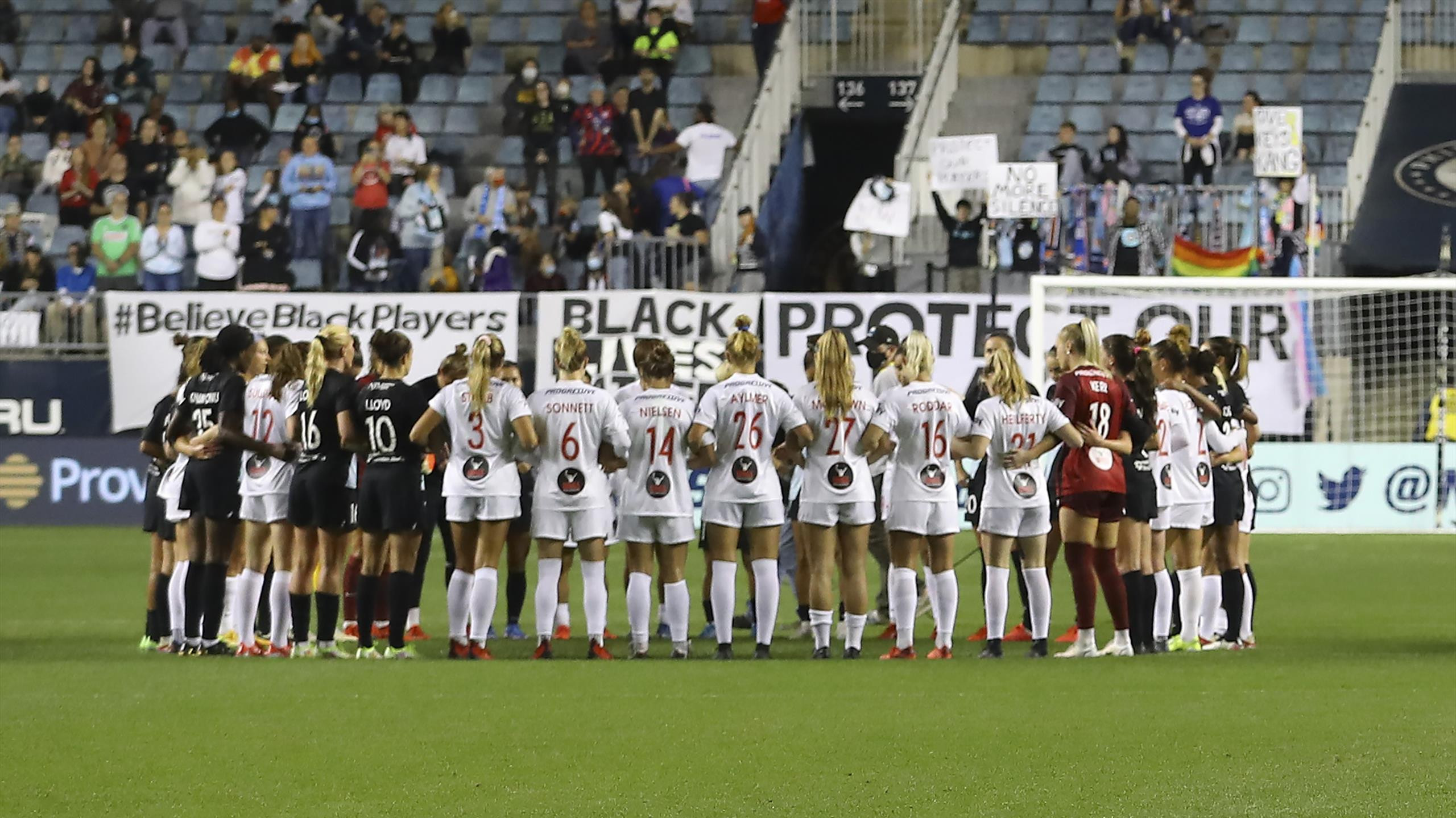 Photo of NWSL play halted in 'solidarity'