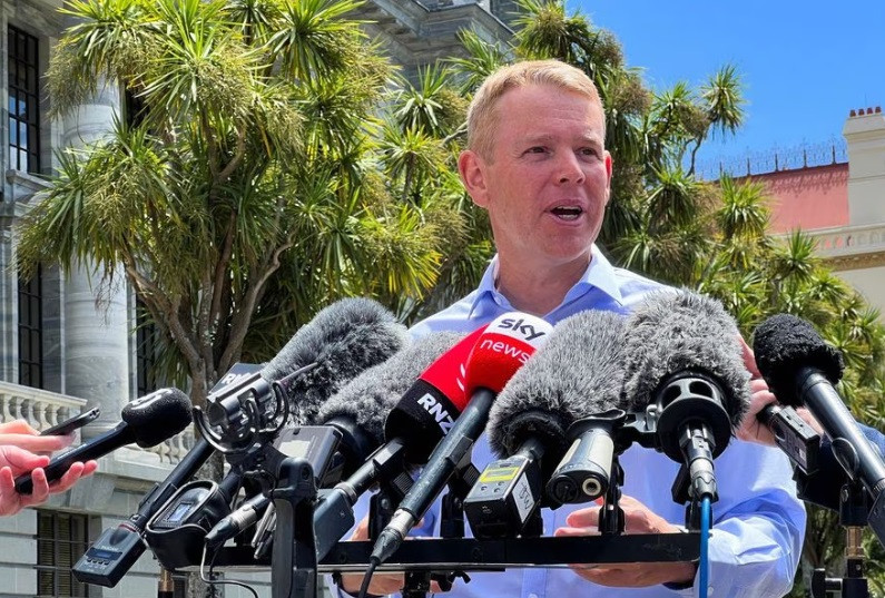 chris hipkins speaks to members of the media after being confirmed as the only nomination to replace jacinda ardern as leader of the labour party outside new zealand s parliament in wellington new zealand january 21 2023 reuters lucy craymer