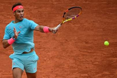 nadal serena on guard at french open as halep plays compatriot