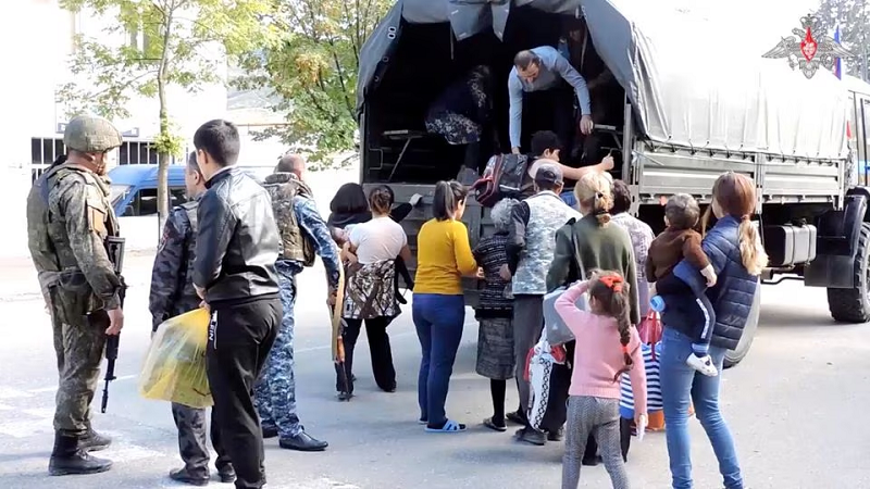 russian peacekeepers evacuate civilians in the town of askeran in the region of nagorno karabakh september 20 2023 photo reuters