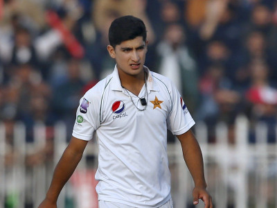 jofra archer questions naseem shah s bowling strategy in manchester test jofra archer questions naseem shah s bowling strategy in manchester test