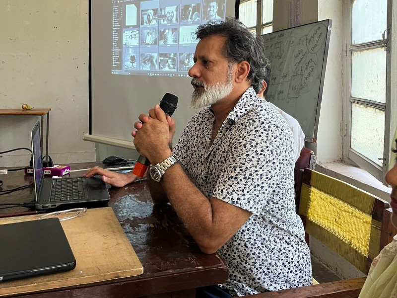 pakistan s renowned us based photographer nasir rauf conducting two day training workshop at the department of art and design university of peshawar photo express