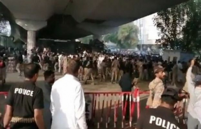 police baton charge nasla tower residents protesting against demolition police baton charge nasla tower residents protesting against demolition