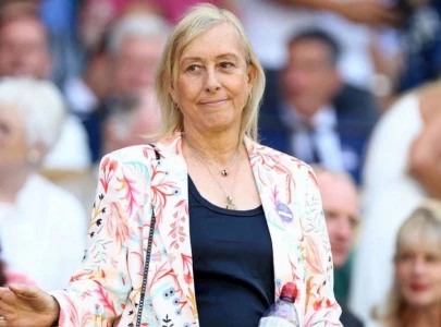navratilova says she is free of cancer