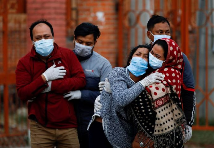 family members mourn a coronavirus disease covid 19 victim as the country recorded the highest daily increase in death since the pandemic began in kathmandu nepal may 3 2021 reuters navesh chitrakar