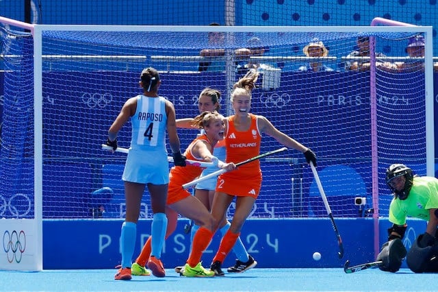 netherlands defeat argentina 3 0 to advance in women s hockey final at paris olympics