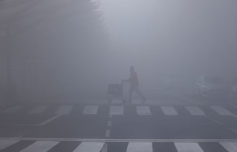 a man walks with his luggage cart amidst heavy fog at the indira gandhi international airport in new delhi india december 27 2023 photo reuters