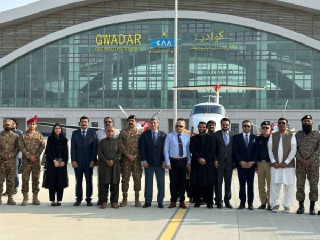 acting director general of the pakistan airports authority air vice marshal zeeshan saeed visited the construction site of the airport