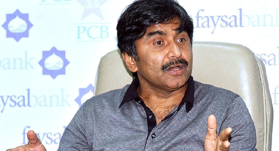 pcb formally inducts javed miandad into hall of fame