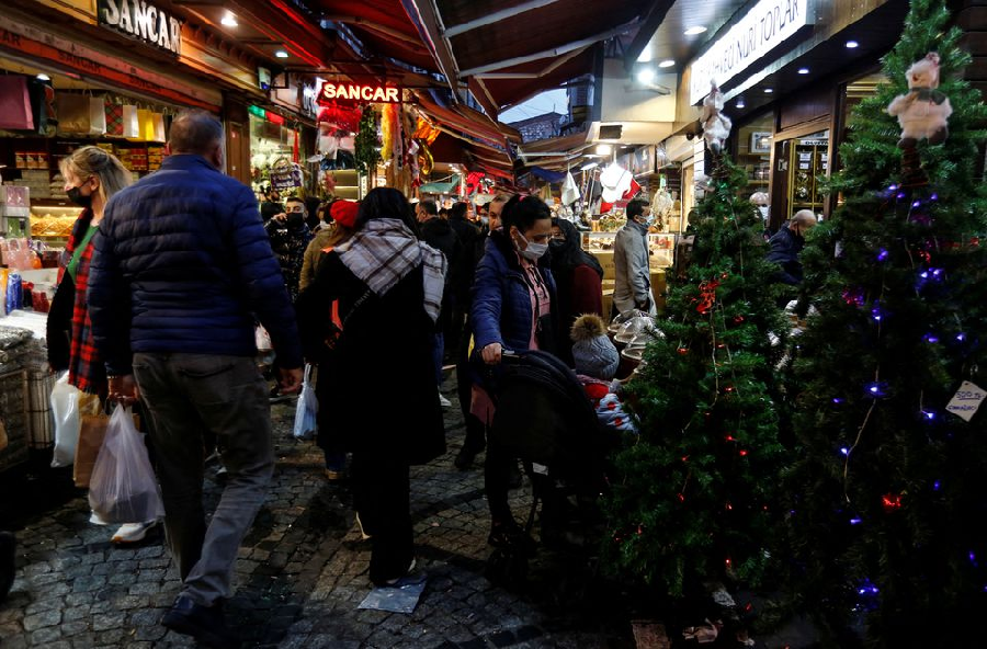 People shop ahead of New Year in Istanbul, Turkey, December 30, 2021. PHOTO: REUTERS