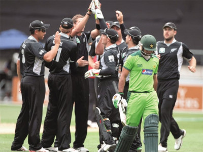 pakistan crash down to earth