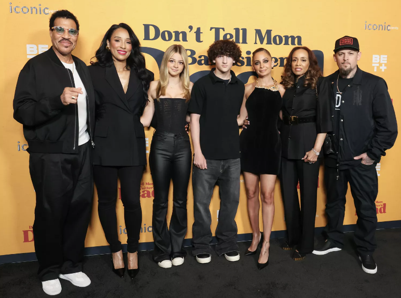 l r lionel richie his girlfriend lisa parigi harlow sparrow nicole richie her mother brenda harvey richie and nicole s husband joel madden at the los angeles premiere of don t tell mom the babysitter s dead photo rodin eckenroth getty