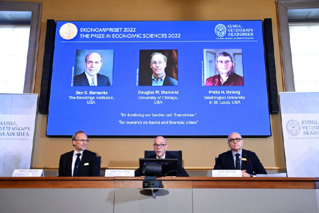 banking crisis breakthroughs win nobel economics prize for bernanke diamond dybvig