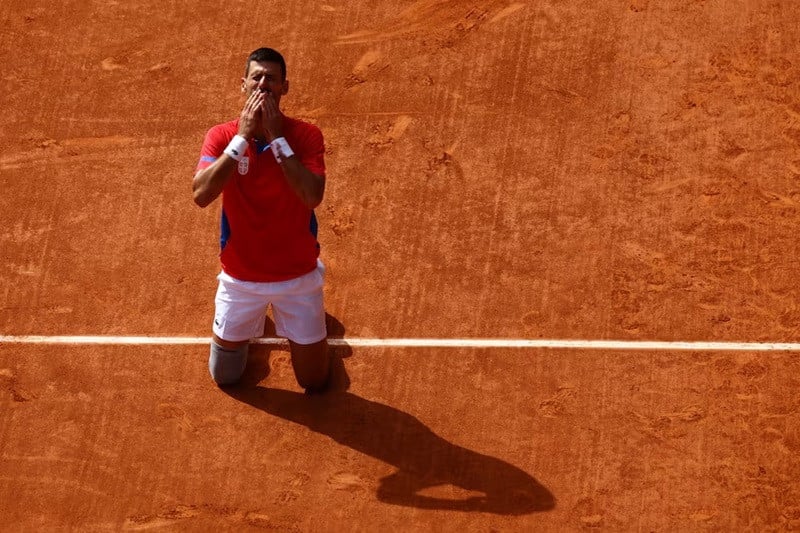 novak djokovic of serbia celebrates after winning gold against carlos alcaraz of spain photo reuters