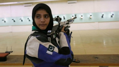 khan wants females to pick up shooting