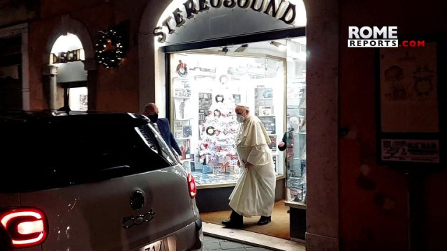a screen grab taken from a video shows pope francis walking out of a record shop in rome italy january 11 2022 video taken january 11 2022 photo reuters a screen grab taken from a video shows pope francis walking out of a record shop in rome italy january 11 2022 video taken january 11 2022 photo reuters