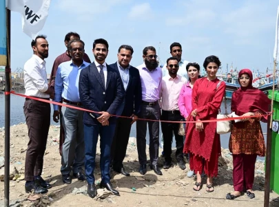 pepsico and wwf pakistan join forces to clean up karachi s coastline