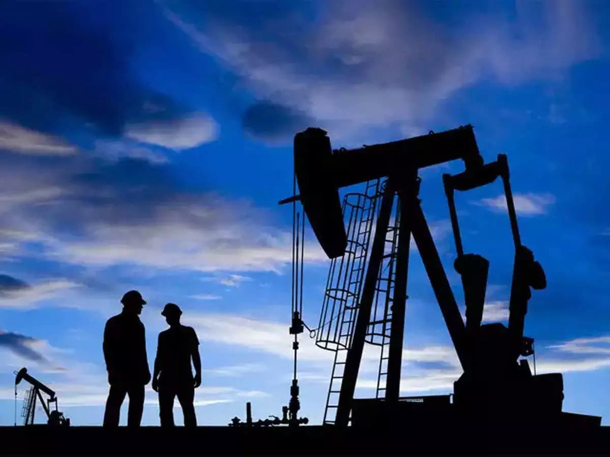 Oil tumbles 3% from multi-year highs - Vimarsana News