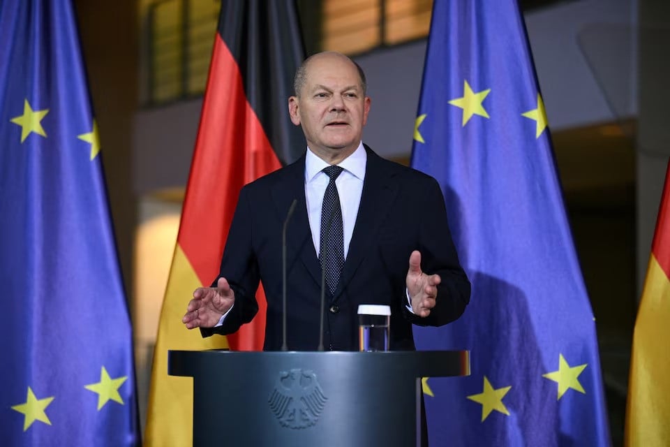 german chancellor olaf scholz attends a media briefing at the chancellery after sacking finance minister christian lindner following a meeting with the heads of the so called traffic light coalition of the social democratic party spd the greens and lindner s free democratic party fdp in berlin germany november 6 2024 photo reuters