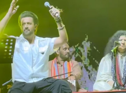 watch atif aslam all praises for abida parveen after enthralling fans with live performance watch atif aslam all praises for abida parveen after enthralling fans with live performance