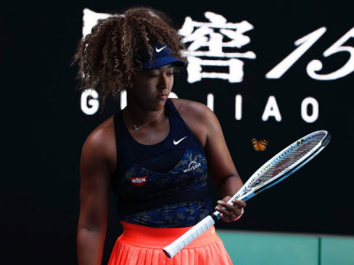osaka shows gentle touch to reach last 16 at open