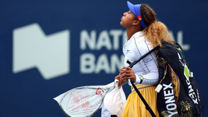 osaka retires in toronto opener with back pain osaka retires in toronto opener with back pain