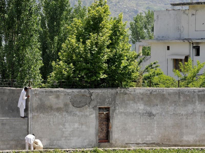 know thy neighbour living next door to osama bin laden