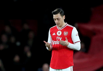 arsenal s ozil backs free school meals campaign