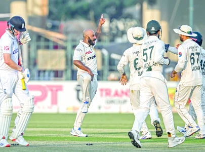 pak vs eng pakistan s top order falters as england take three key wickets before stumps pak vs eng pakistan s top order falters as england take three key wickets before stumps