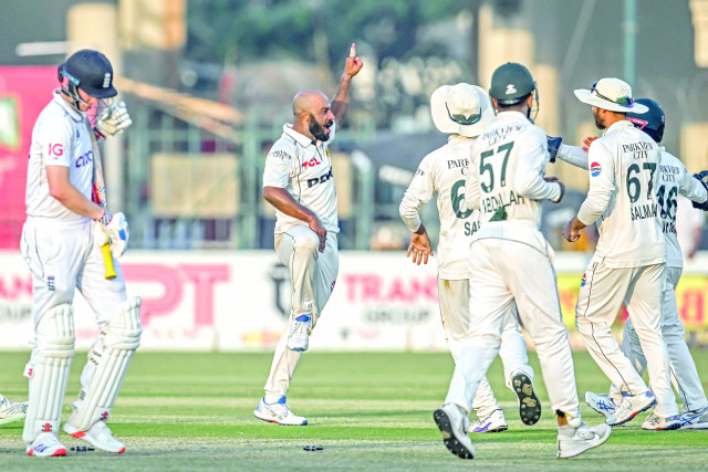 pak vs eng pakistan set 297 target in second test against england pak vs eng pakistan set 297 target in second test against england