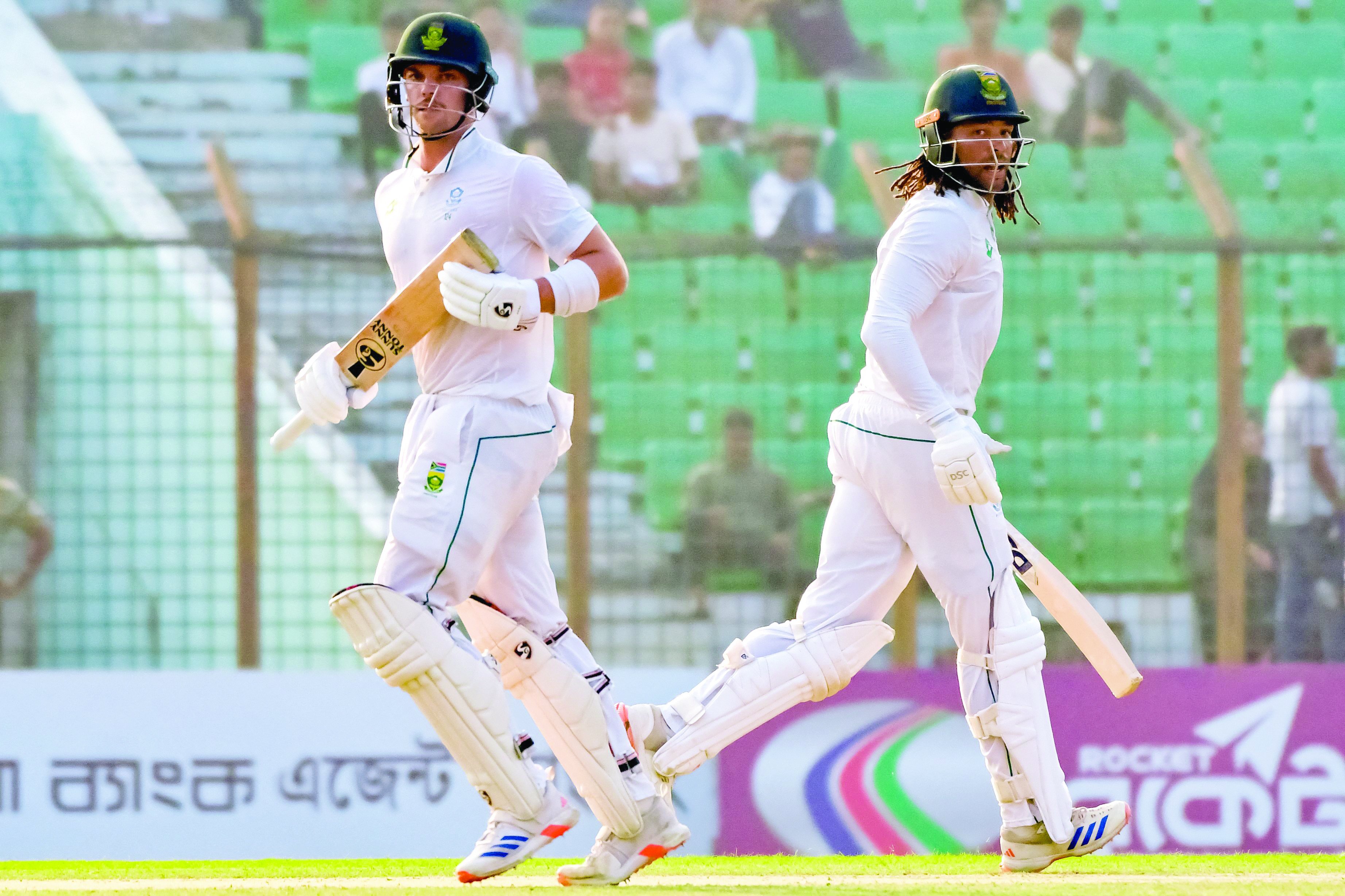 south africa s tony de zorzi r and tristan stubbs run between the wickets on the first day of the second test against bangladesh in chittagong on tuesday photo afp