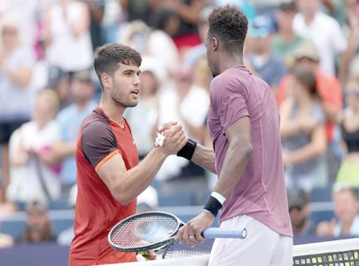 angry alcaraz out sinner wins in walkover