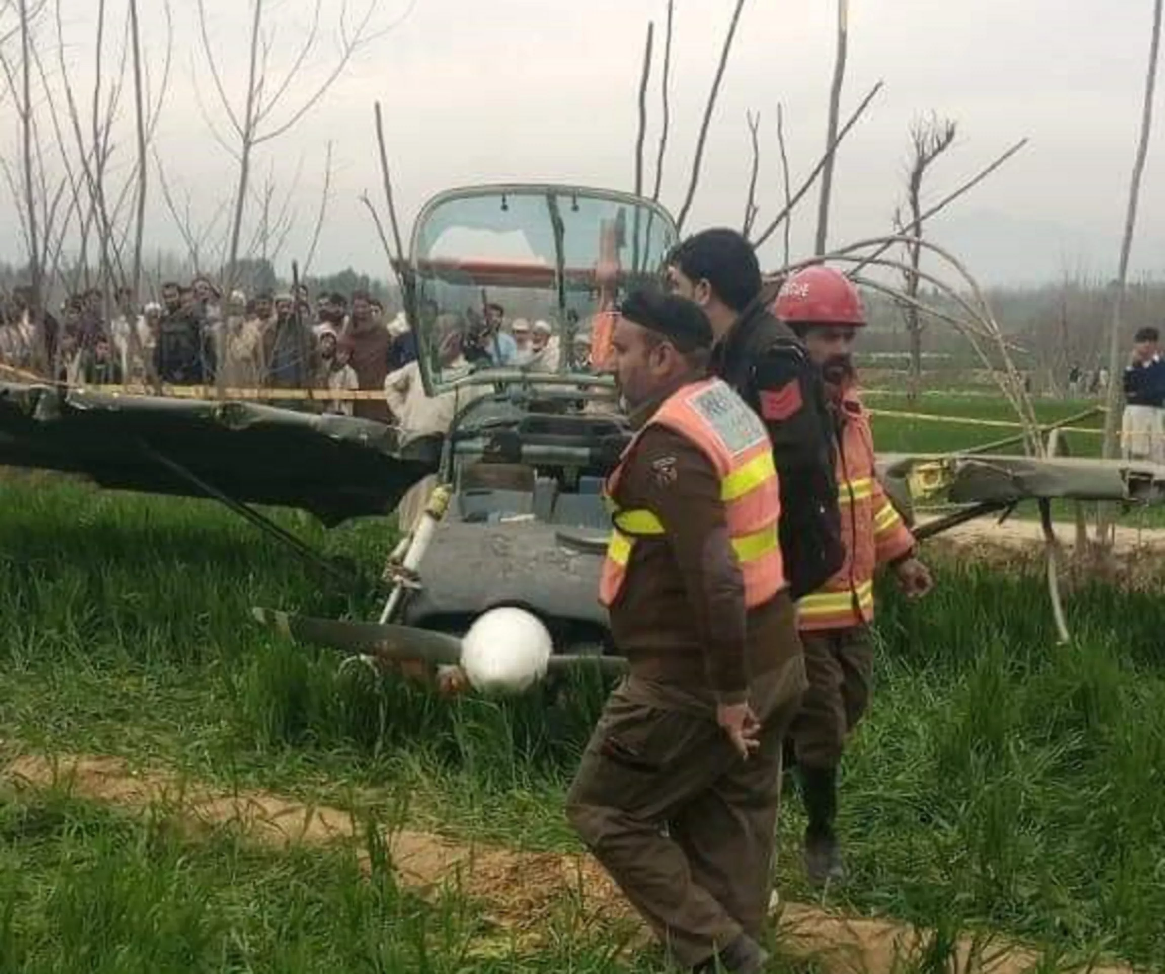 paf trainee aircraft makes emergency landing in mardan k p photo screengrab paf trainee aircraft makes emergency landing in mardan k p photo screengrab