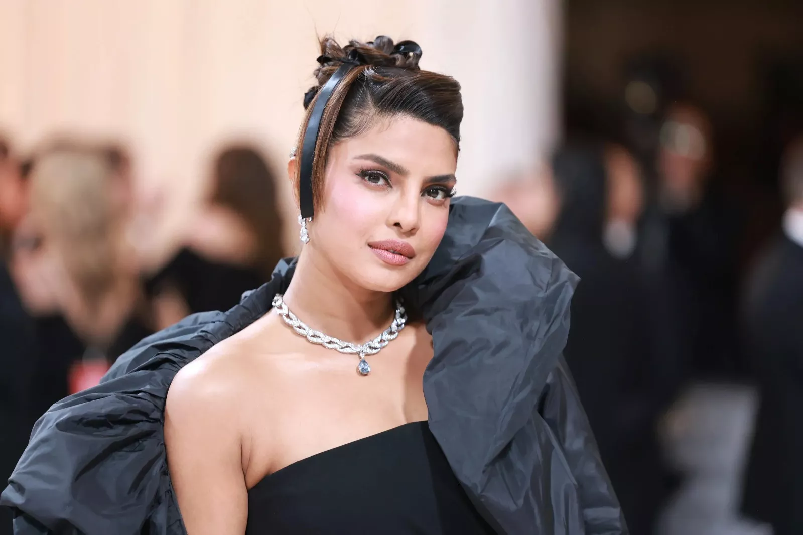a titanic moment unpacking priyanka chopra s 25 million met gala necklace a titanic moment unpacking priyanka chopra s 25 million met gala necklace