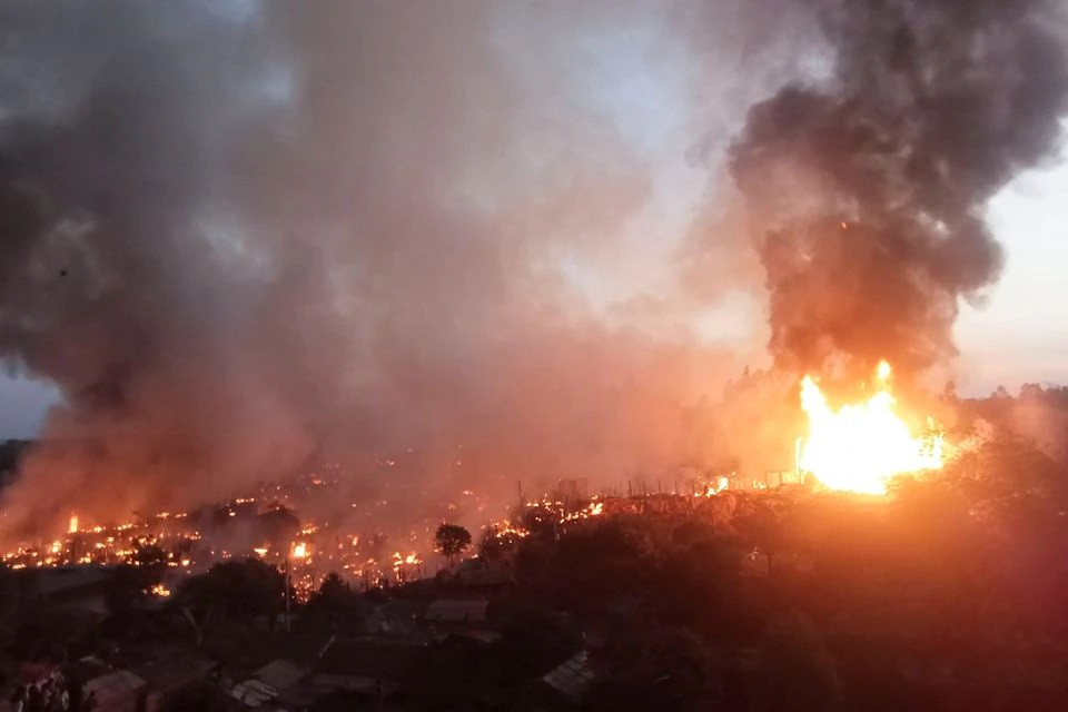 a general view of the fire that broke out at the balukhali rohingya refugee camp in cox s bazar bangladesh january 9 2022 photo reuters