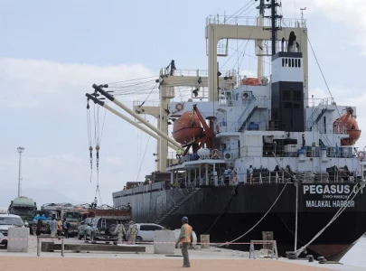 somali pirates return adding to global shipping crisis somali pirates return adding to global shipping crisis