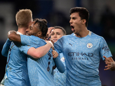 maintain distance pfa reminds players maintain distance pfa reminds players