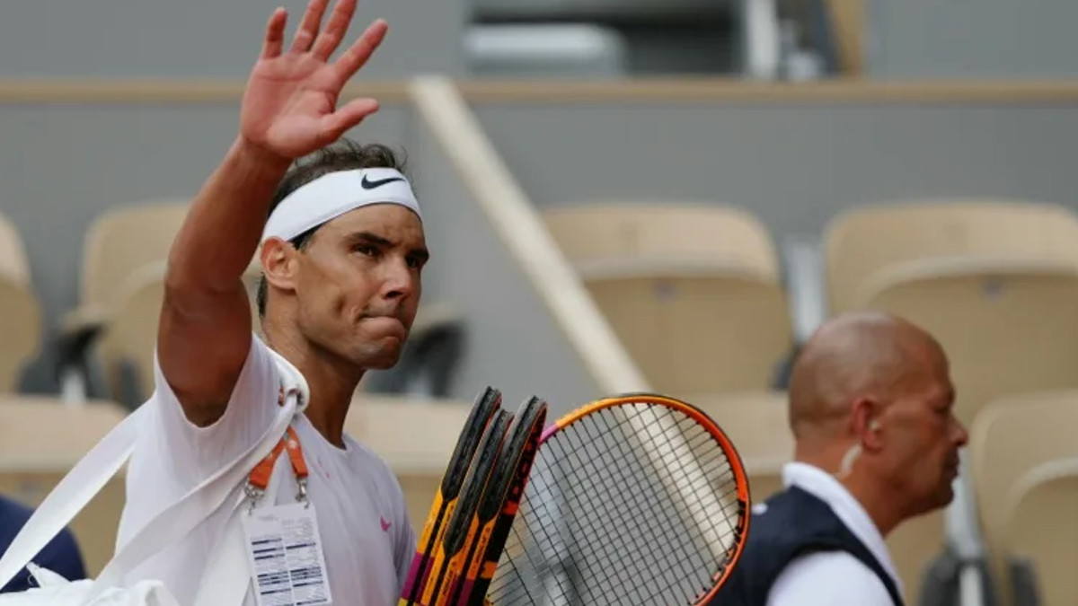 give my all rafael nadal waves to spectators as he leaves the court after taking part in a practice session at the french open photo afp