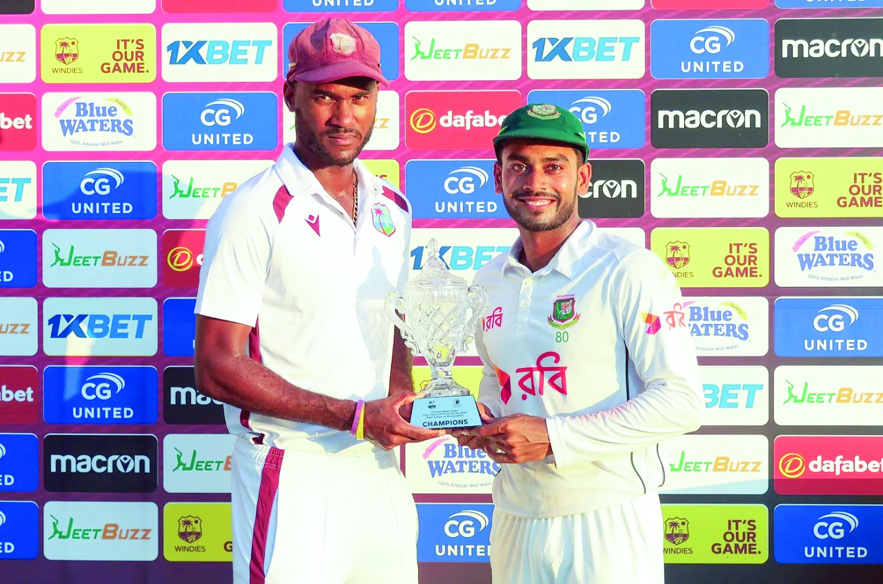 kraigg brathwaite and mehidy hasan miraz pose with the trophy photo afp