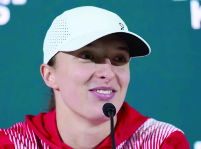 swiatek into wimbledon quarter finals