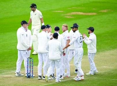 south africa build 221 run lead in second test